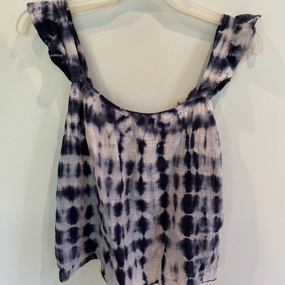 Cute BB Dakota tank top in a tie dye print. - Picture 2 of 4